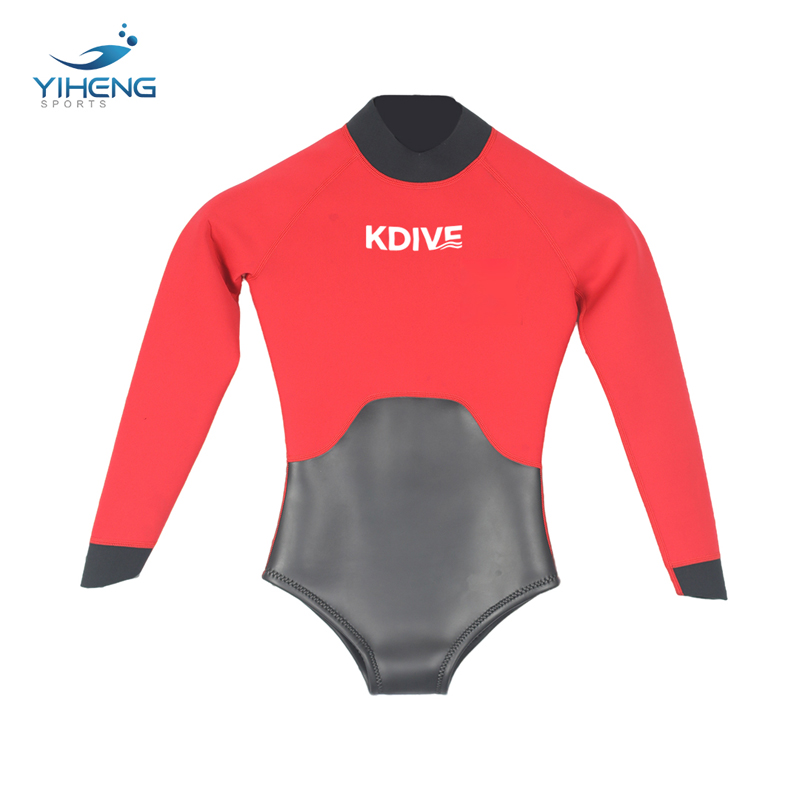 Traje de neopreno con corte de bikini y mandarina