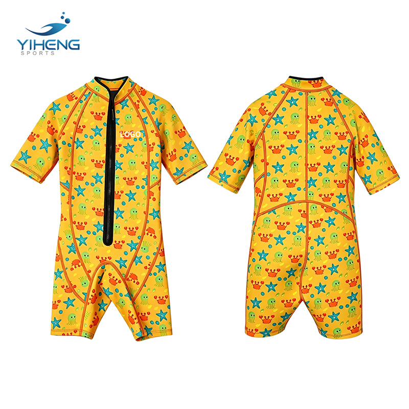 Protección UV transpirable UPF50+ del traje de neopreno impreso de los niños de la historieta amarilla de 2m m para el niño y la natación